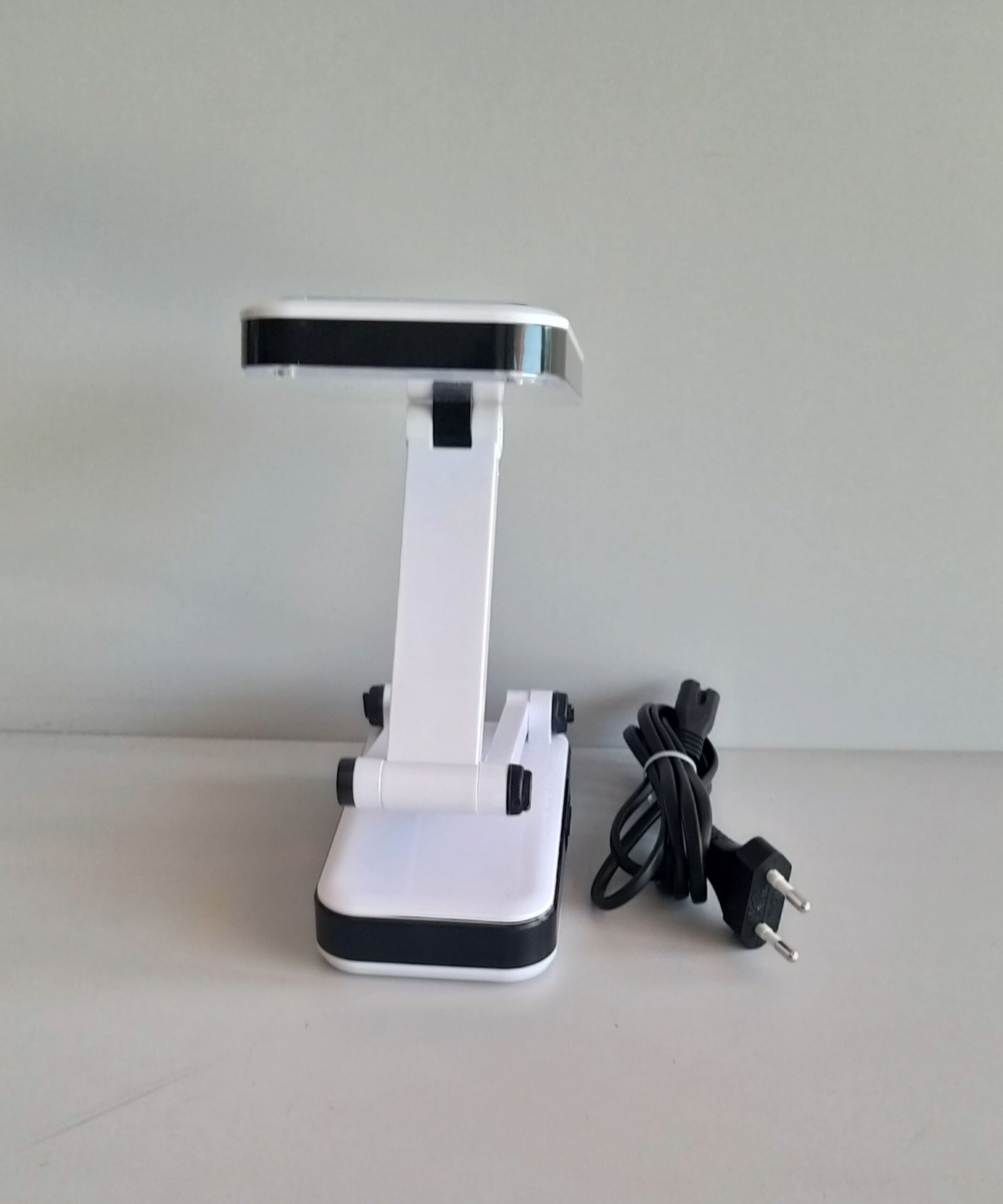 LUCE LED DA TAVOLO CON PANNELLO SOLARE